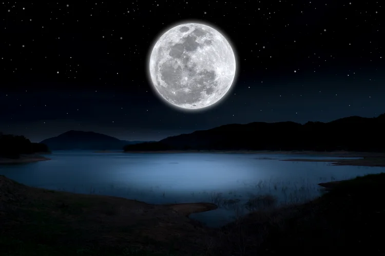 शरद पूर्णिमा (Sharad Purnima) 2025: देवी लक्ष्मी की पूजा के पीछे का महत्व